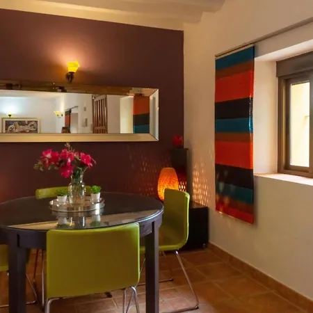 Idyllic Townhouse In Old Town Дом отдыха *