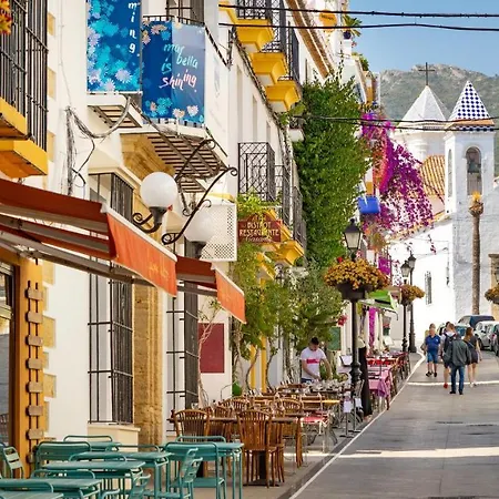 Дом отдыха Idyllic Townhouse In Old Town *